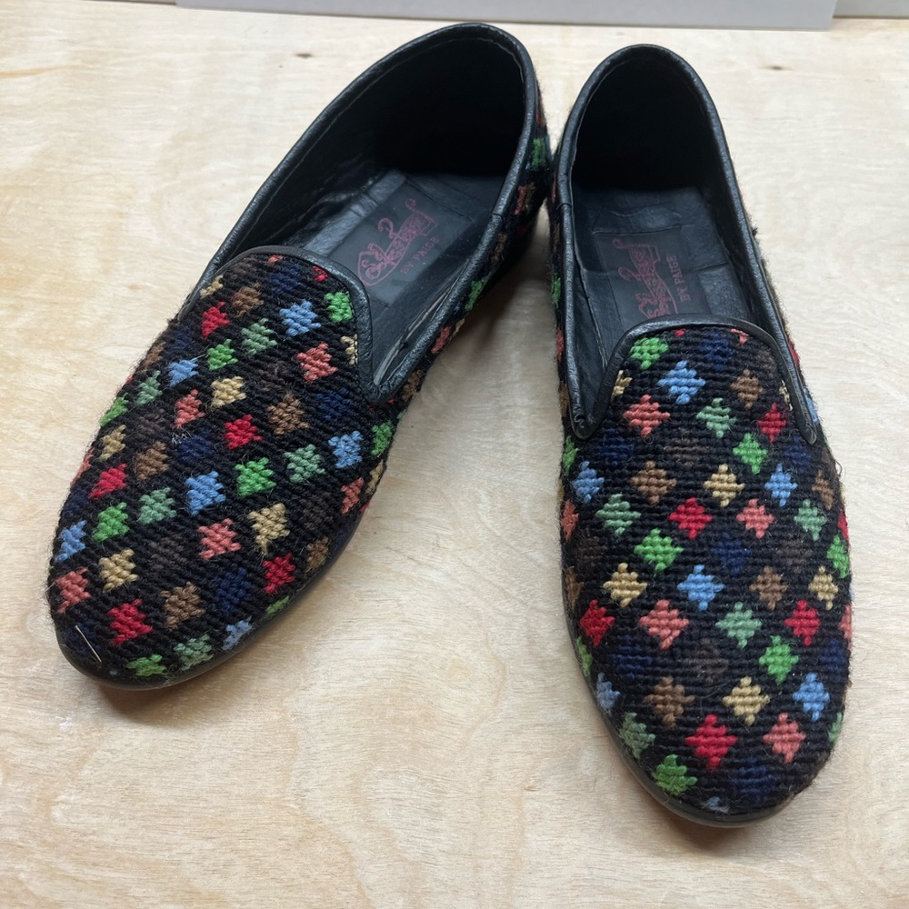 Needle point loafers, geometric grade design, by Paige sz 8 in box